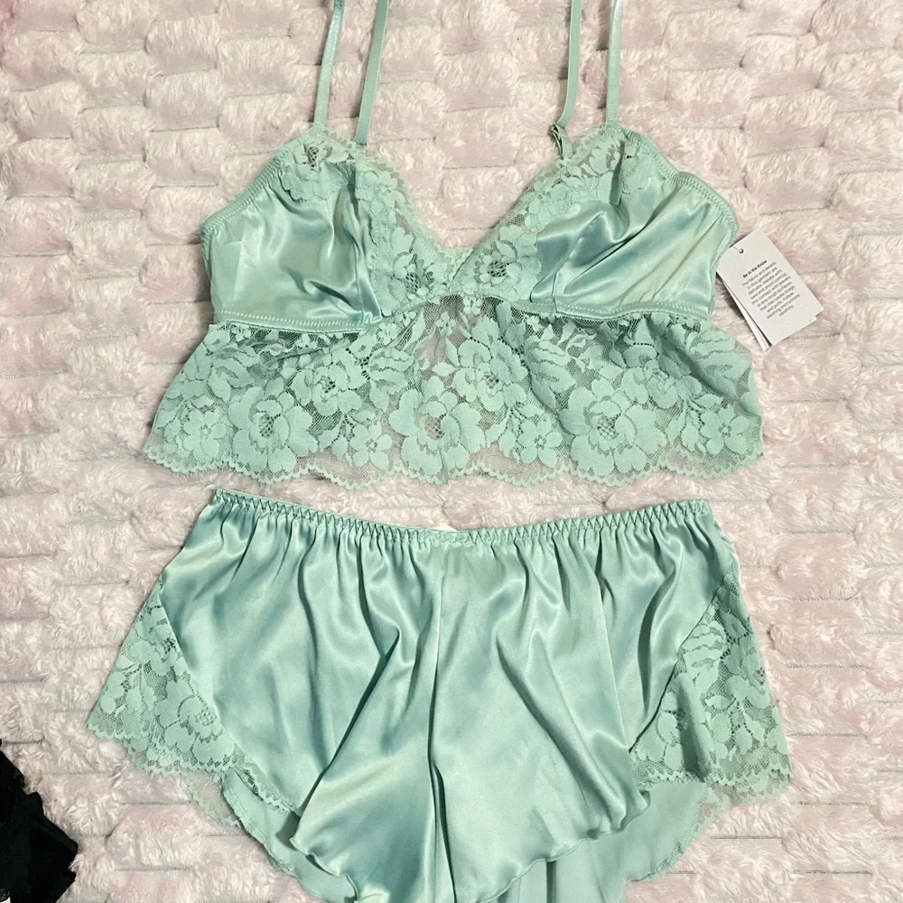 Lingerie set - Picture 2 of 9